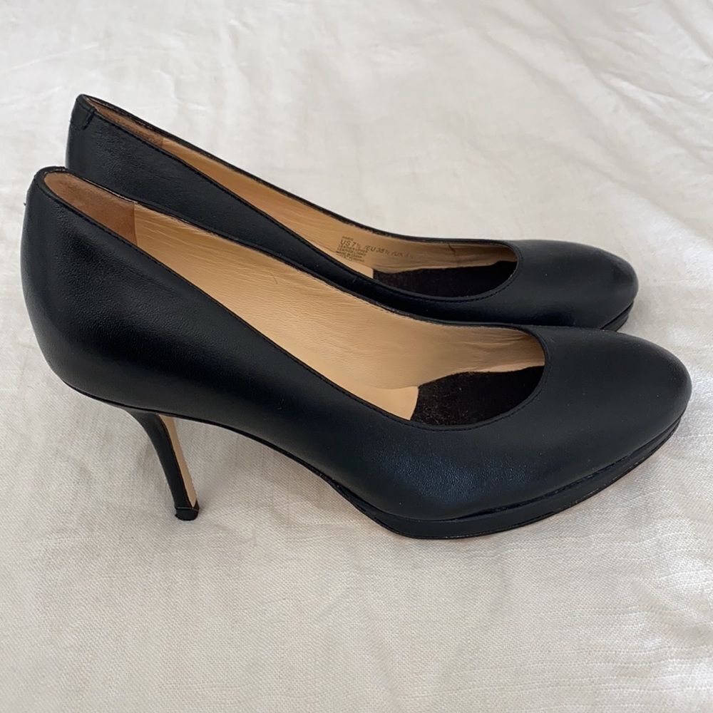 UKIES black pump paris leather kitten heel